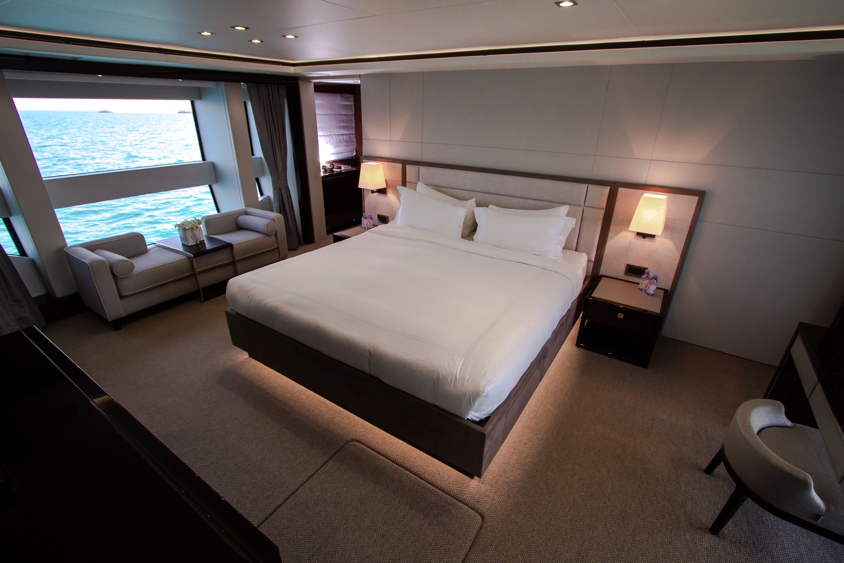 Yacht image on carousel