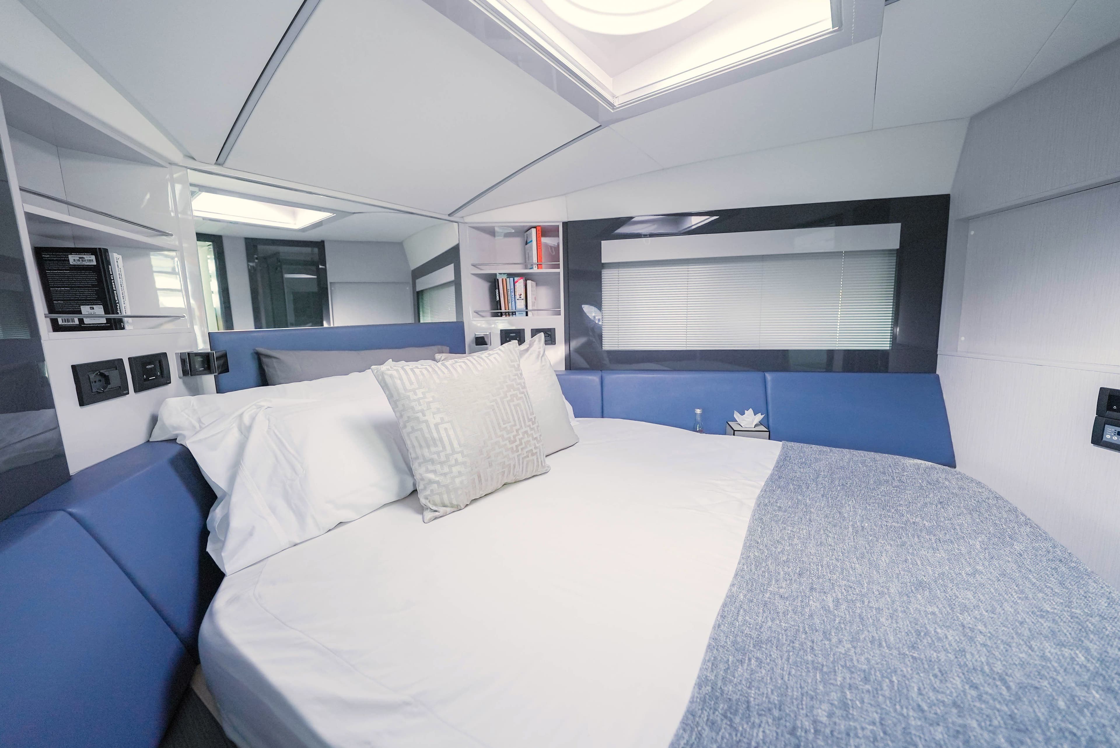 Yacht image on carousel