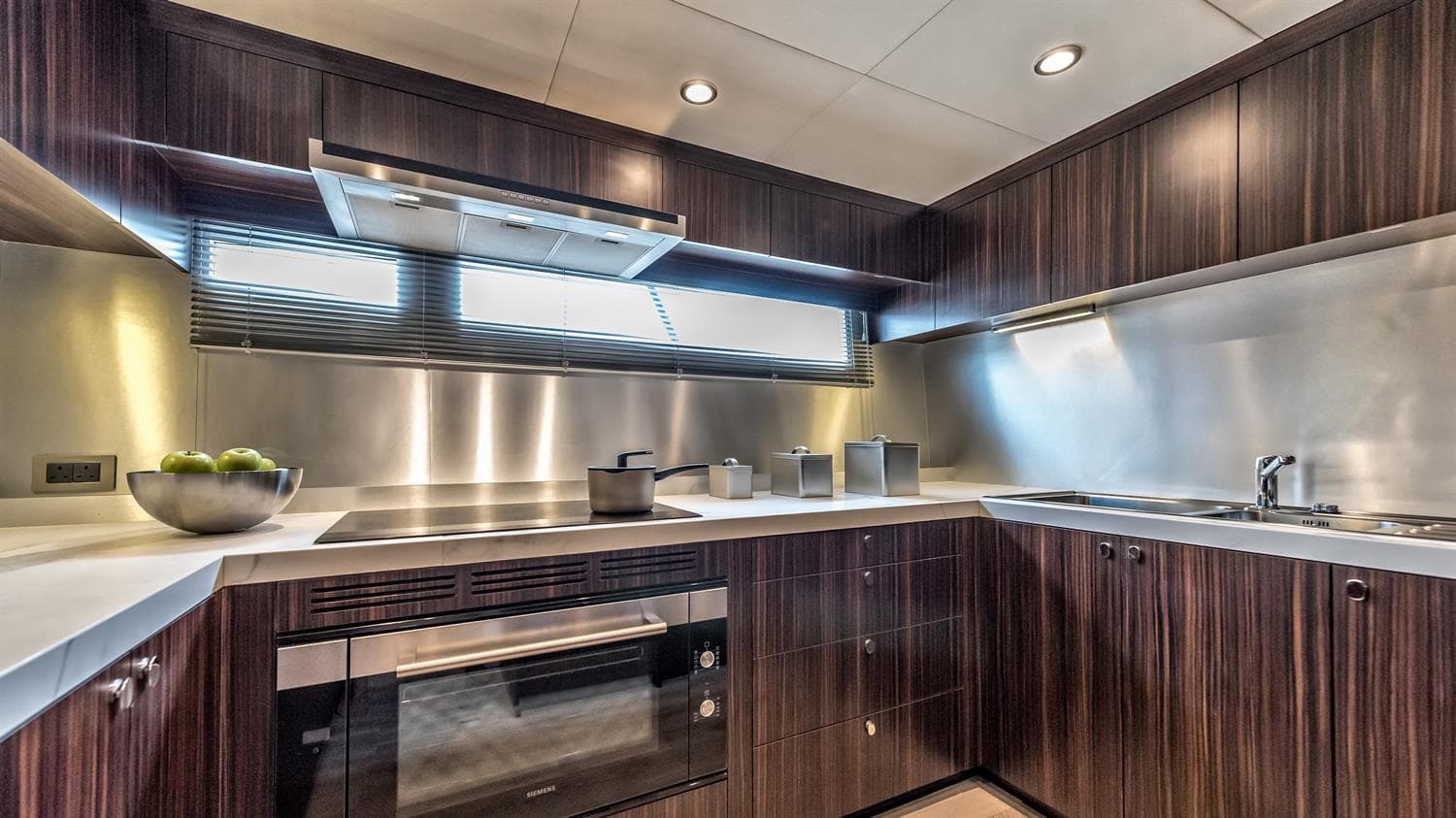 Yacht image on carousel