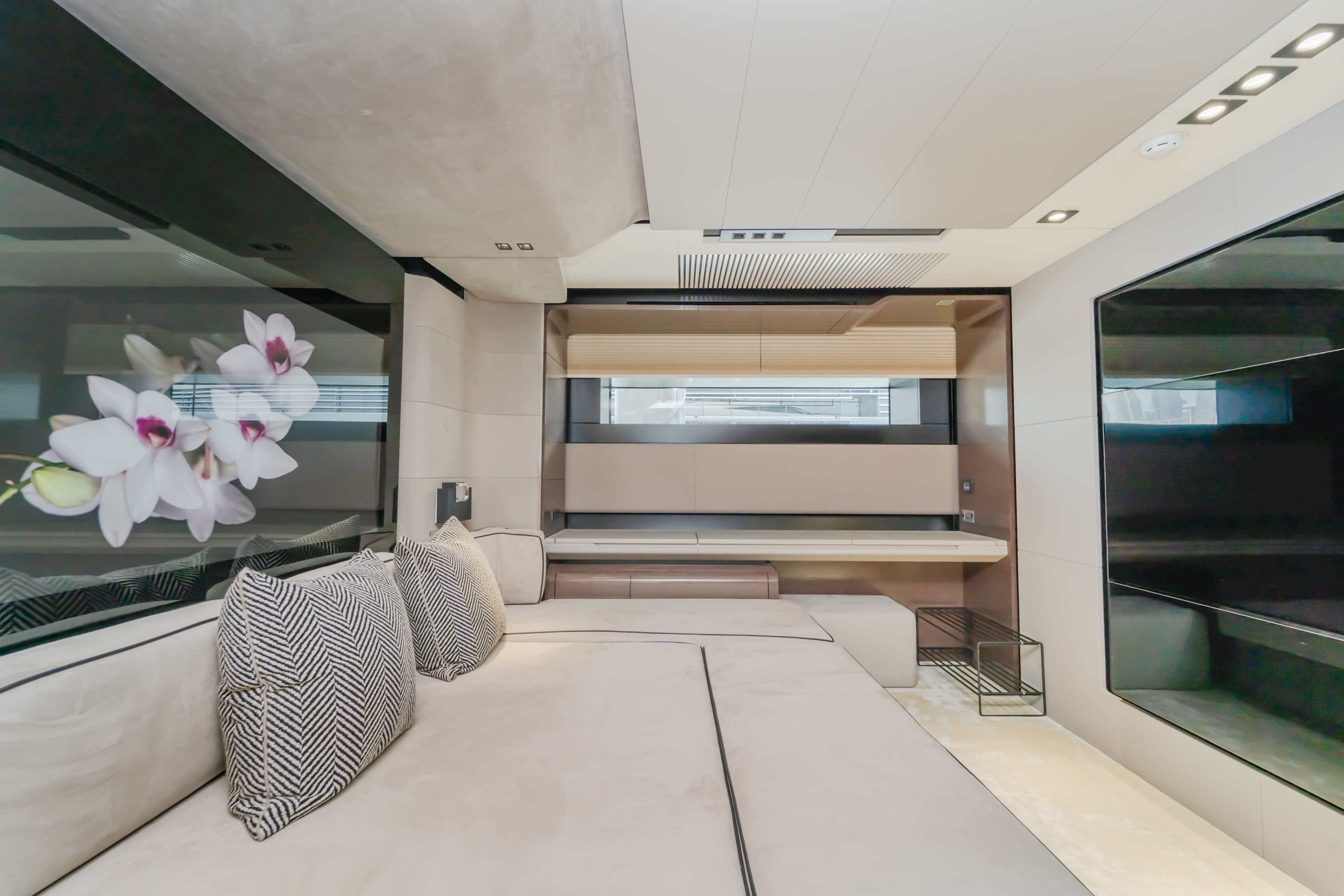 Yacht image on carousel