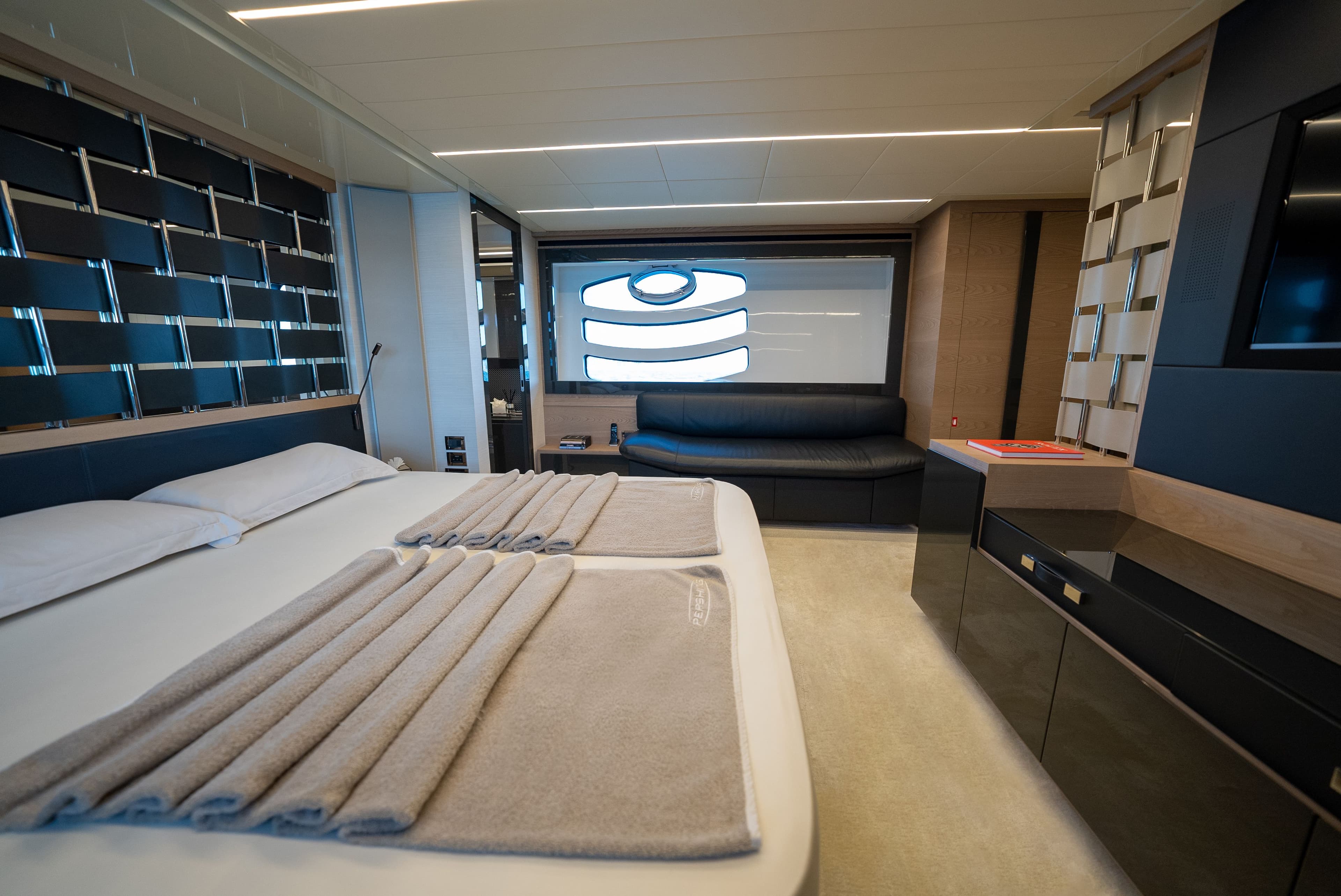 Yacht image on carousel