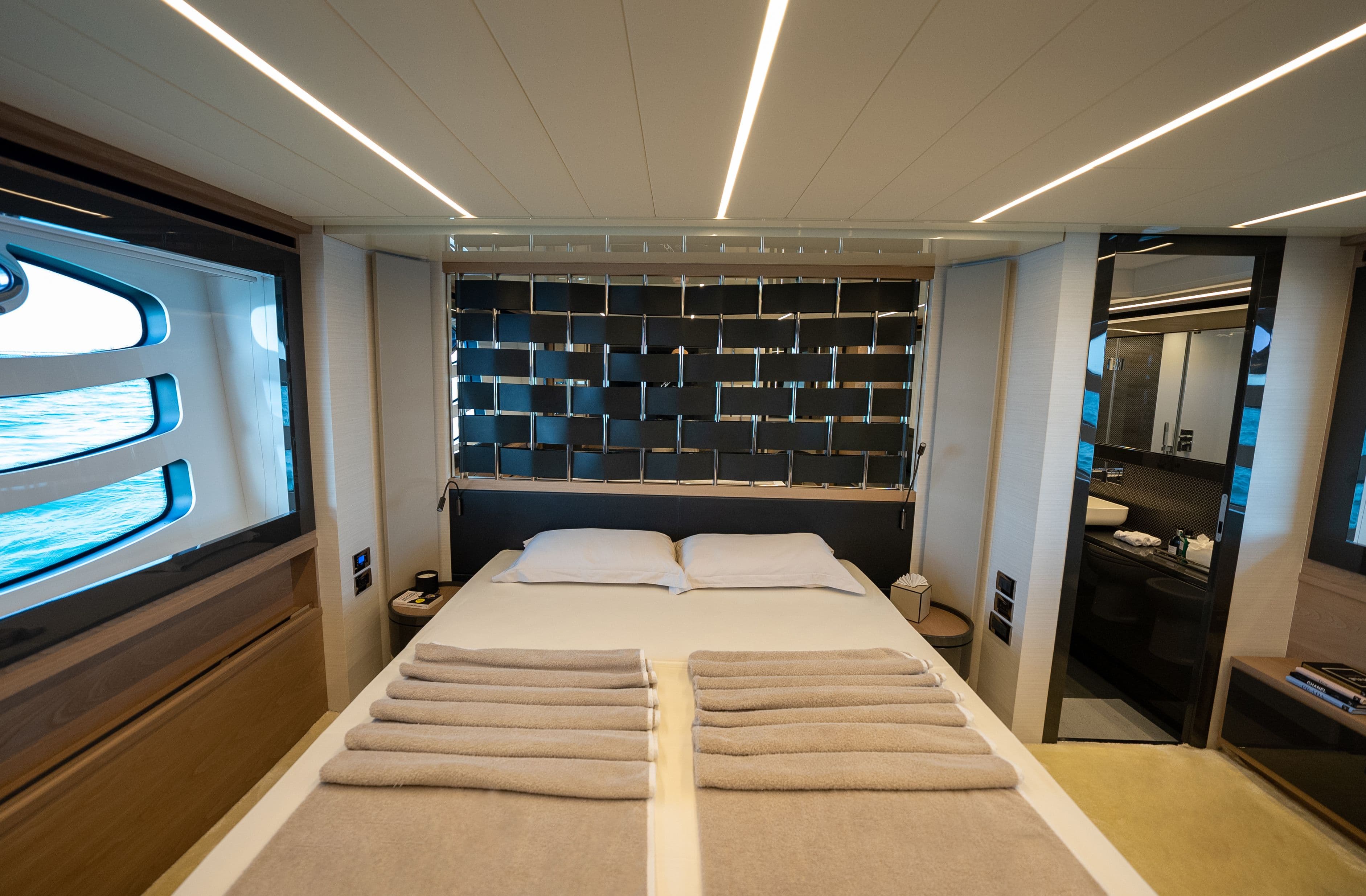 Yacht image on carousel