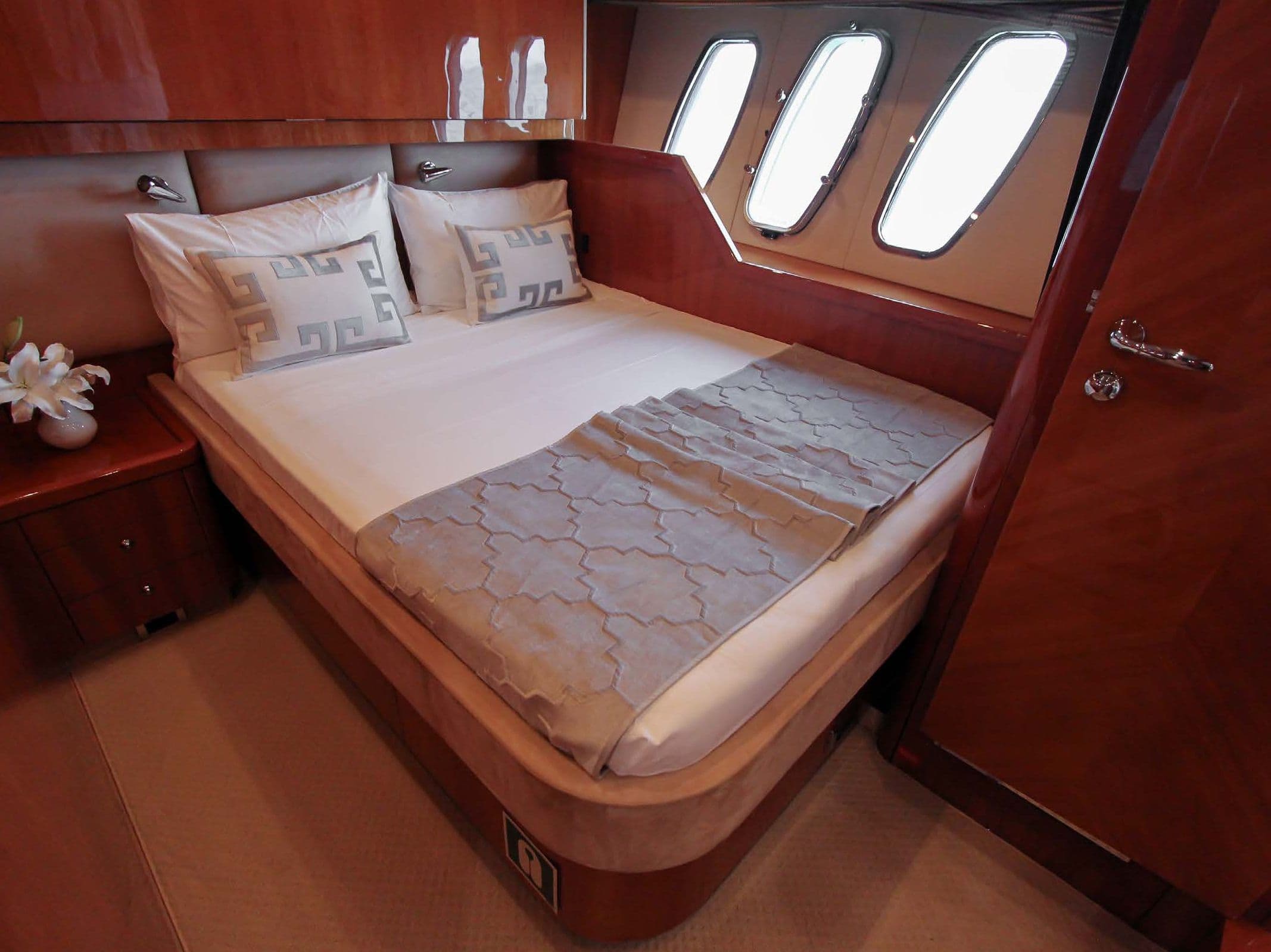 Yacht image on carousel