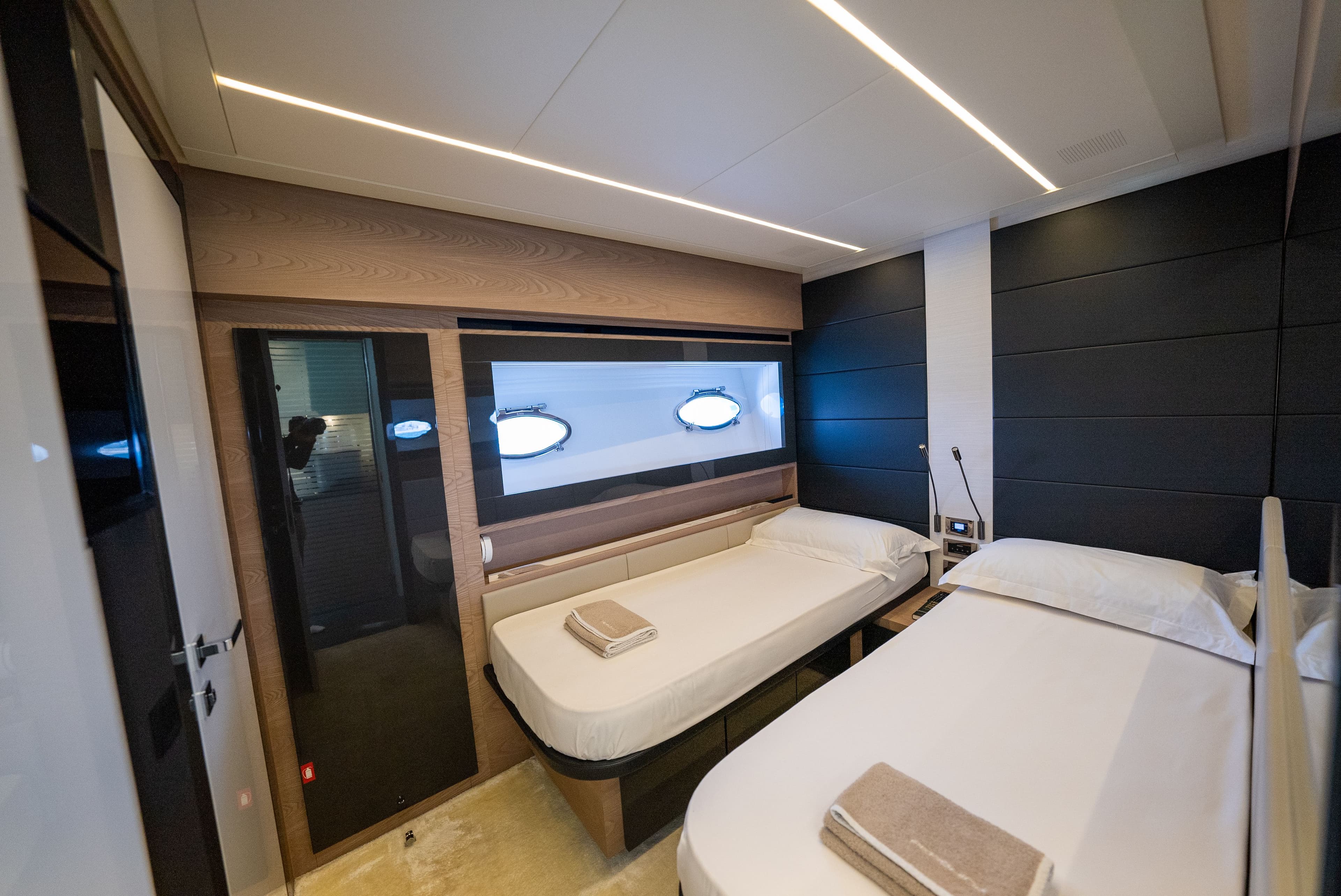 Yacht image on carousel