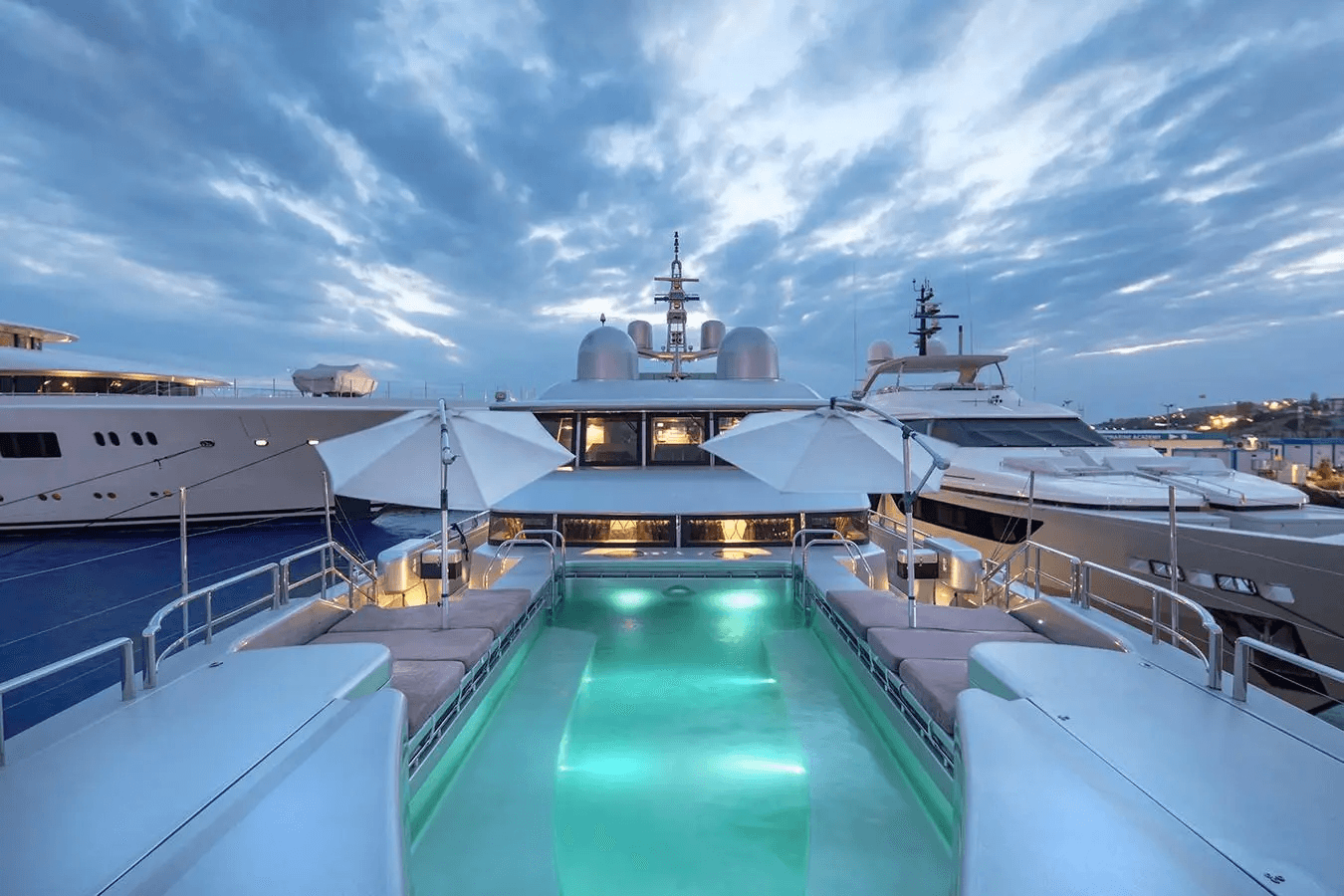 Yacht image on carousel