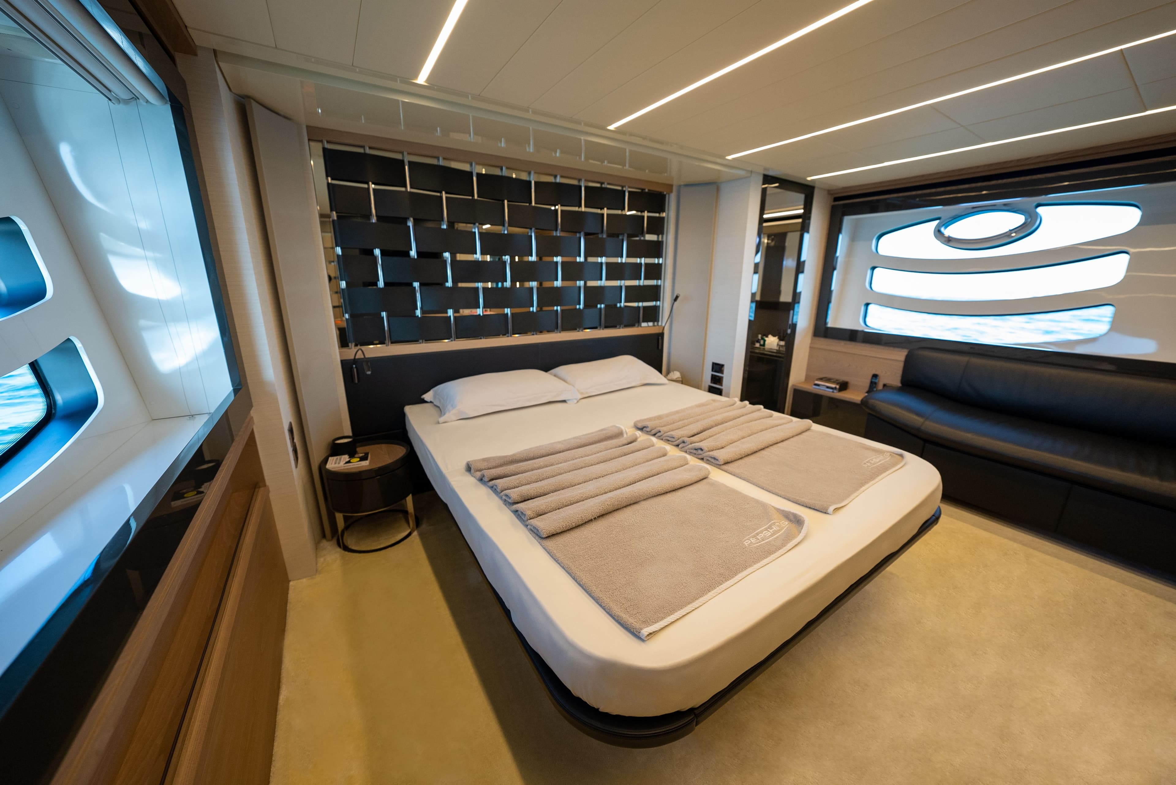 Yacht image on carousel