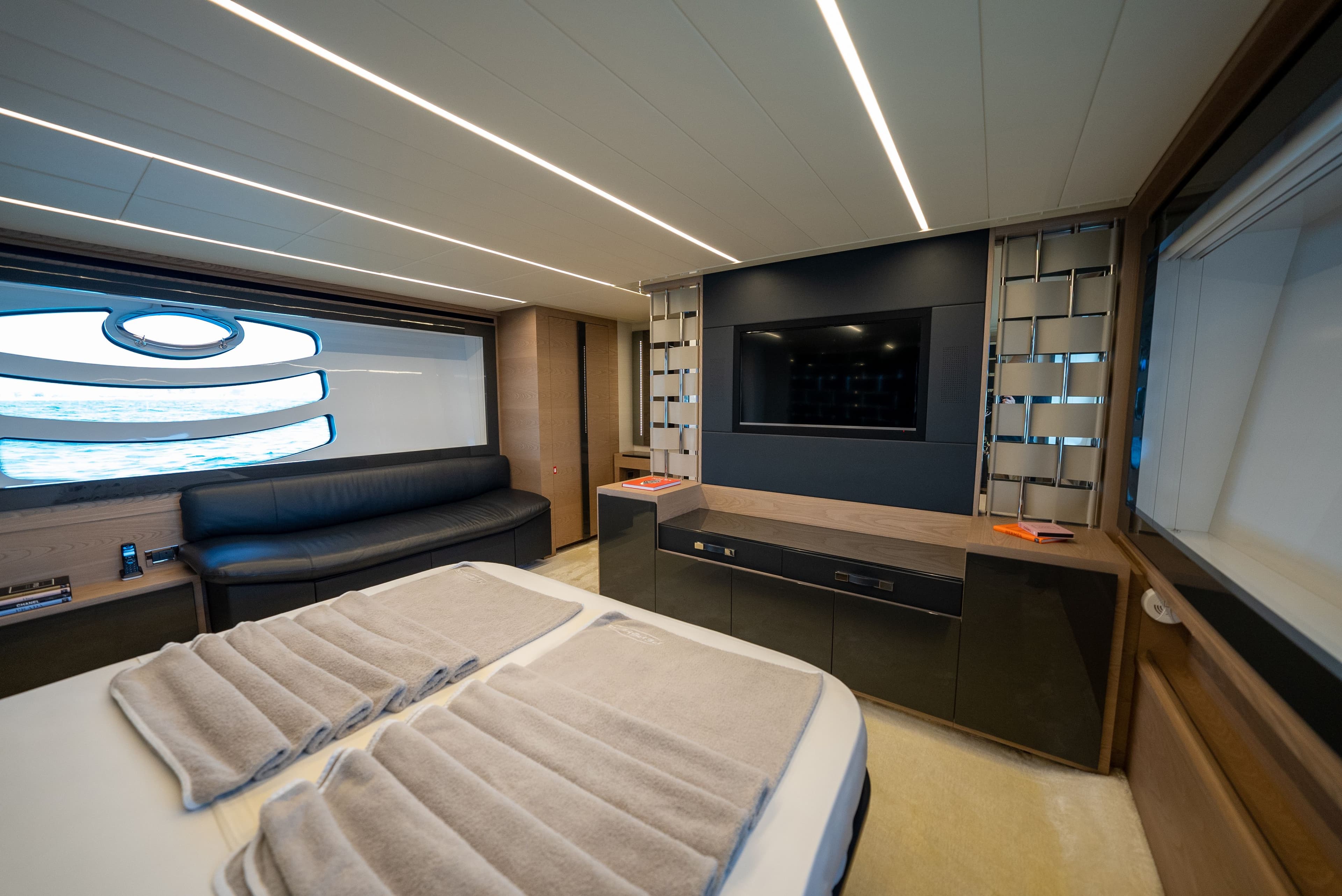 Yacht image on carousel