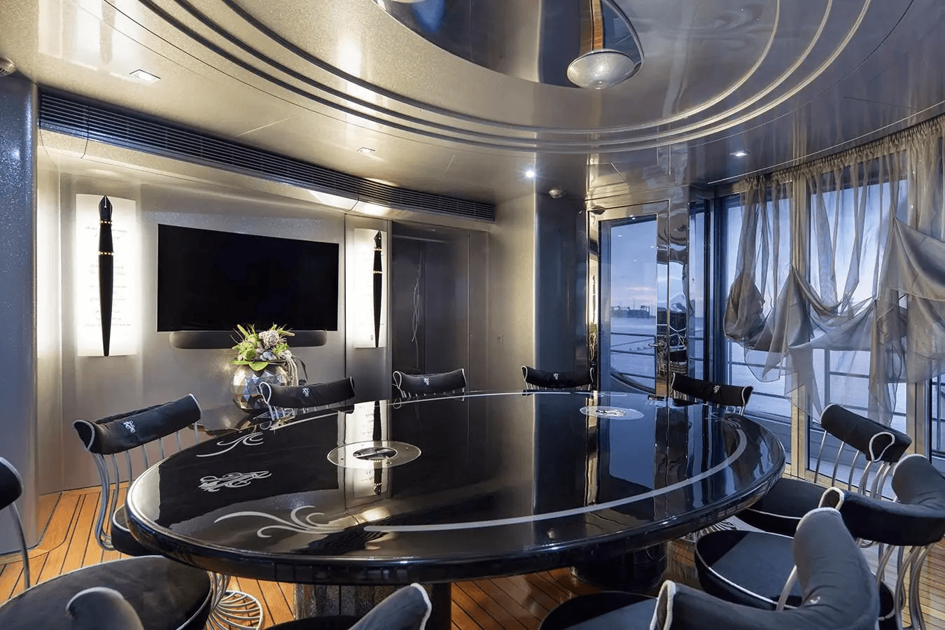 Yacht image on carousel