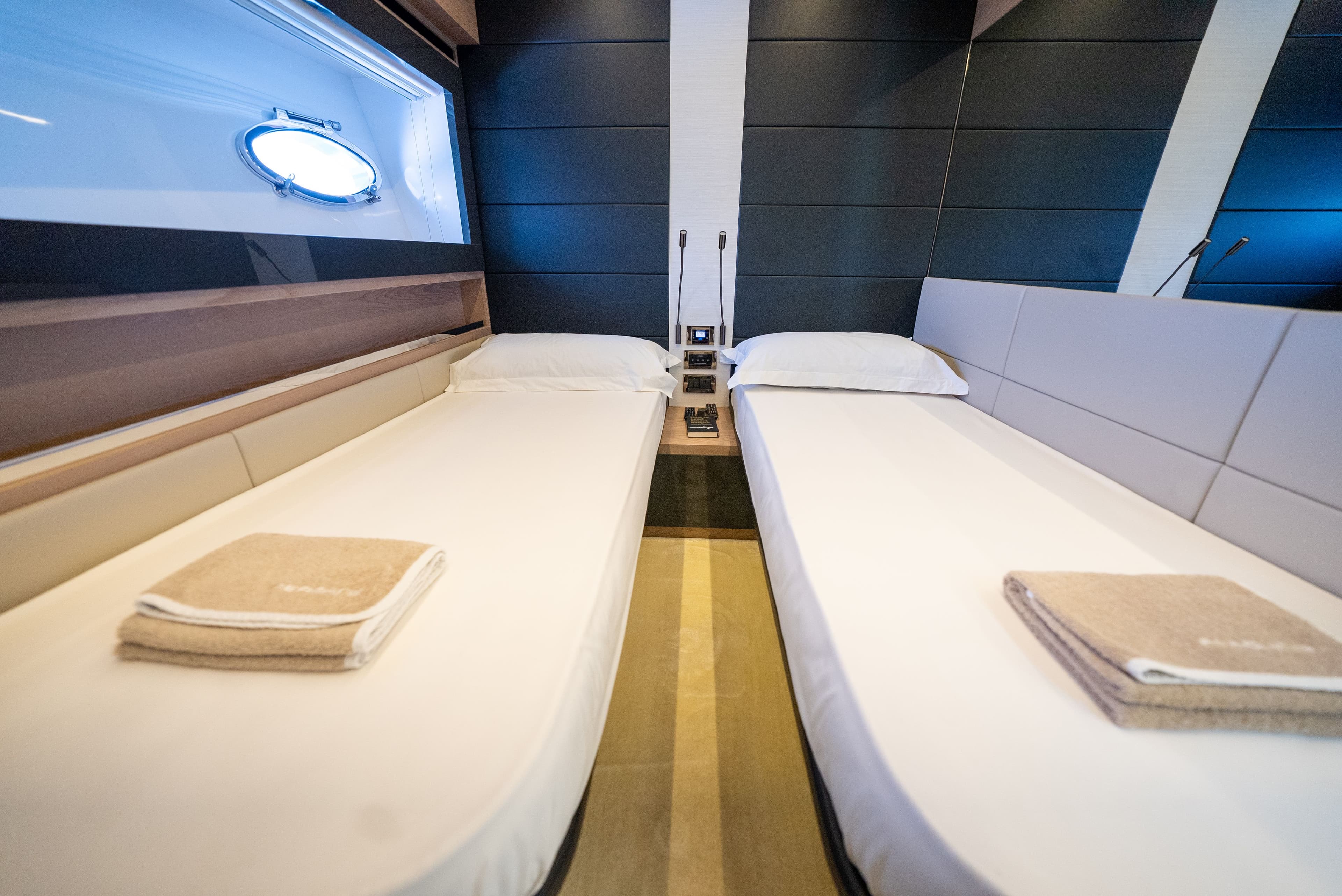 Yacht image on carousel