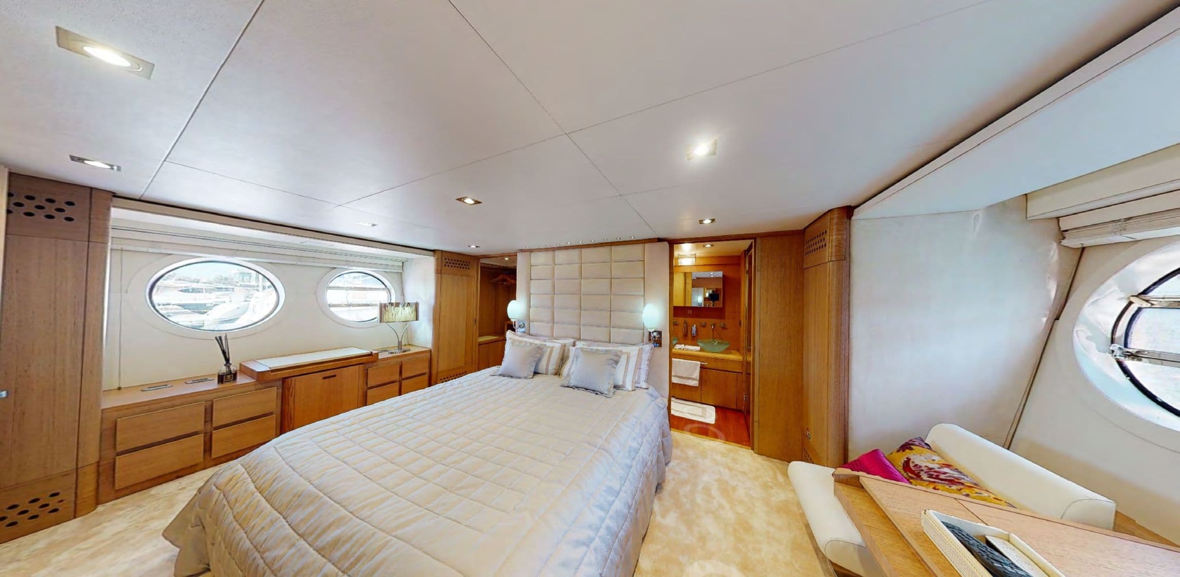 Yacht image on carousel