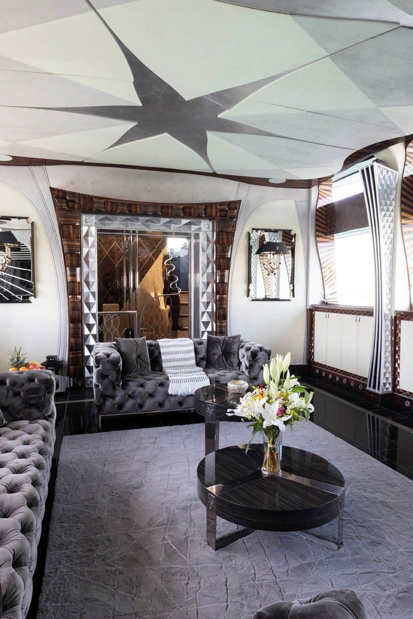 Yacht image on carousel