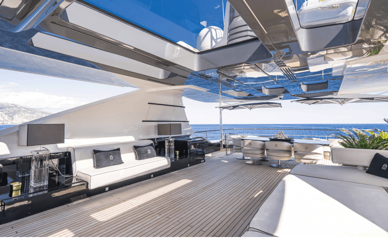 Yacht image on carousel