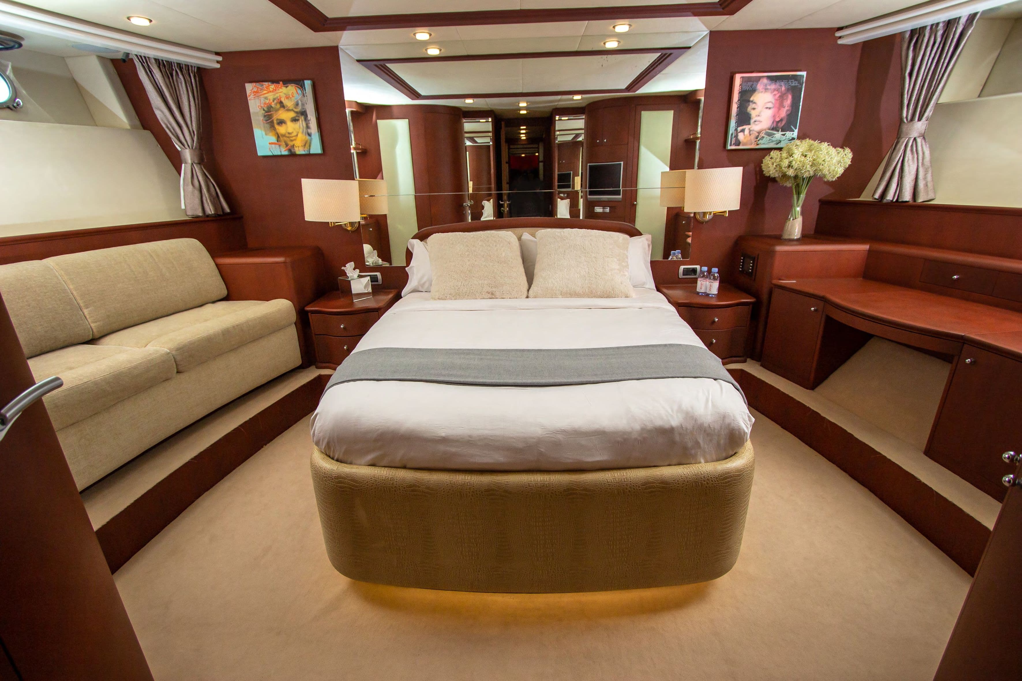 Yacht image on carousel