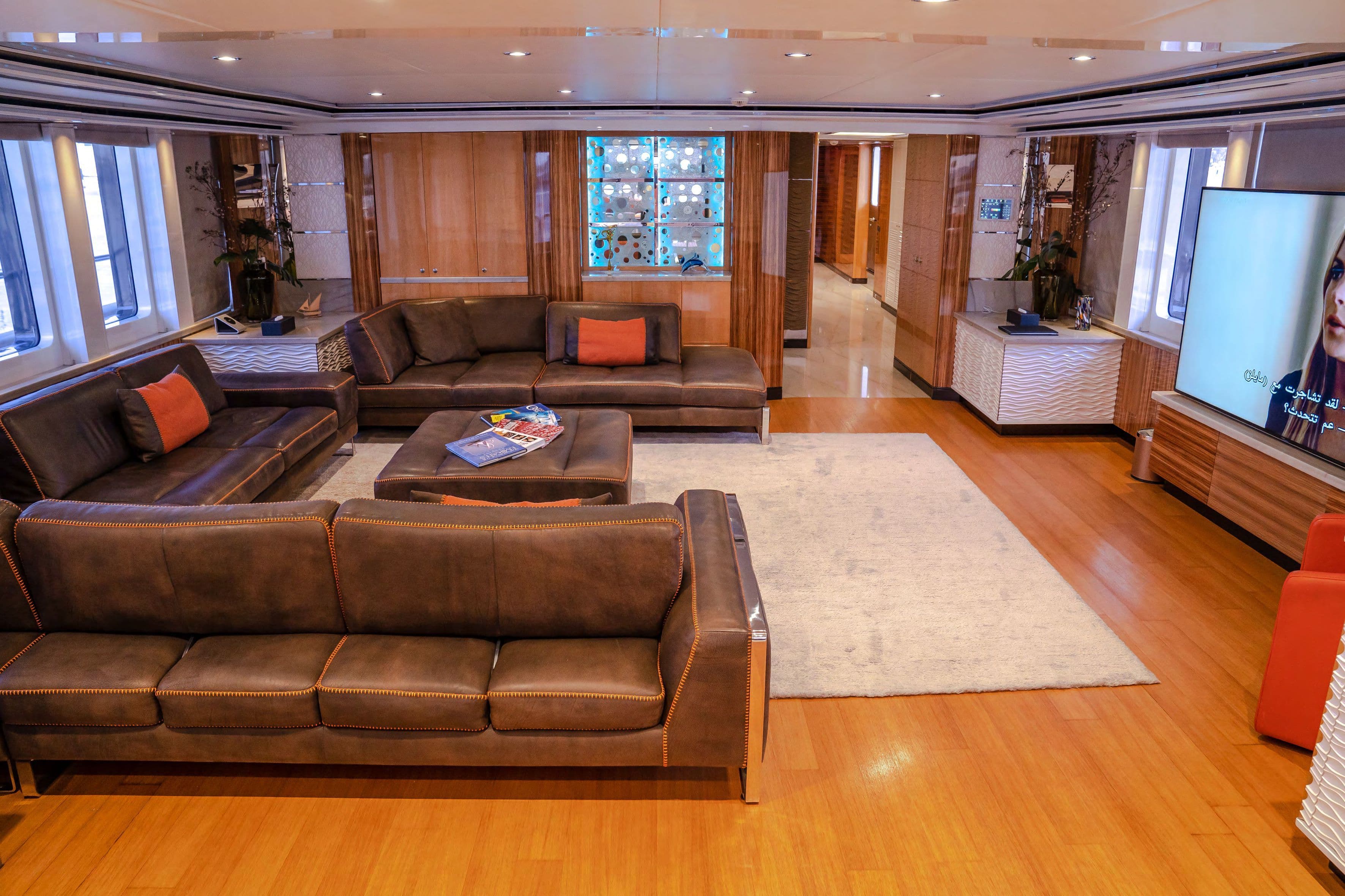 Yacht image on carousel