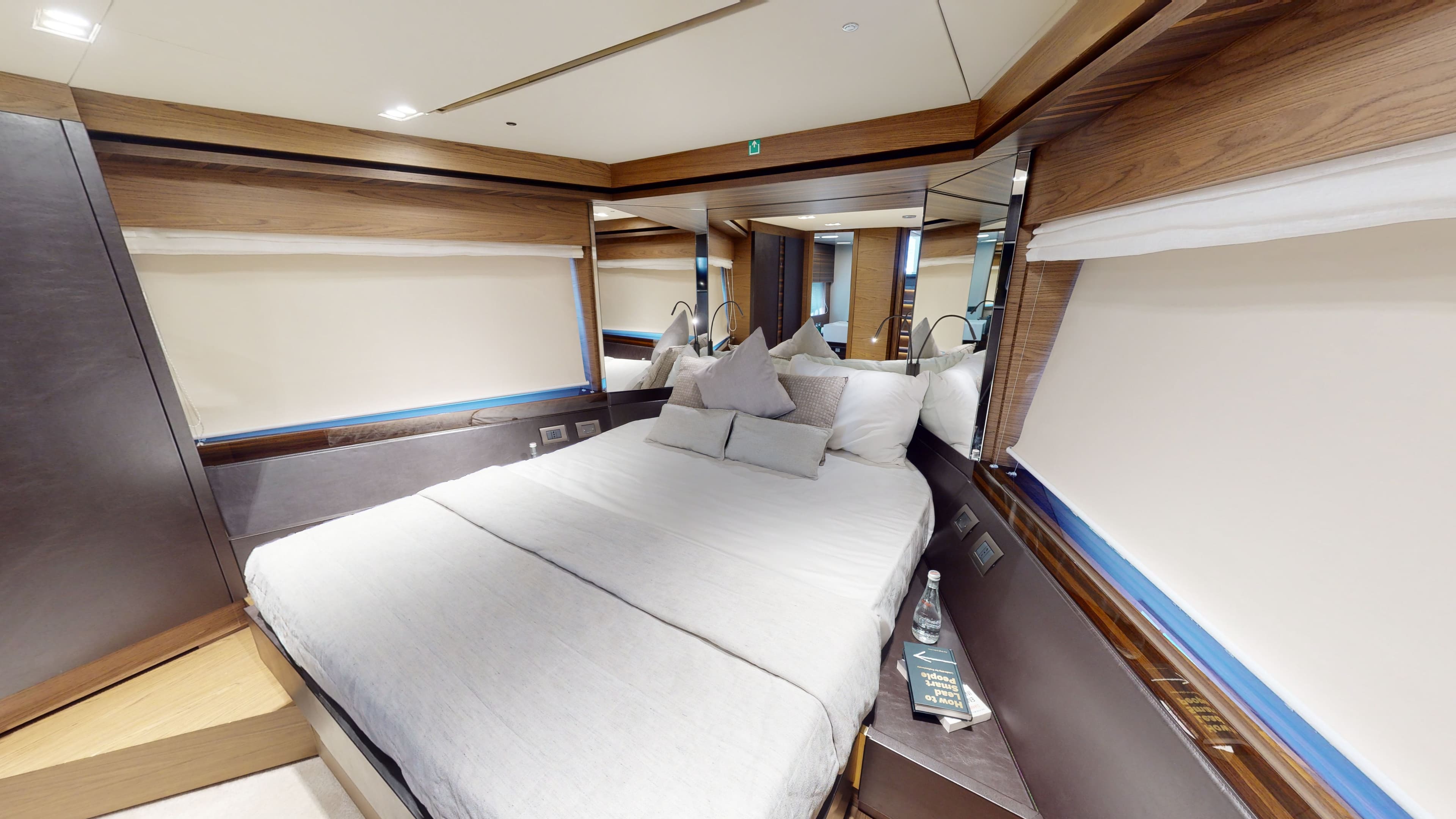 Yacht image on carousel