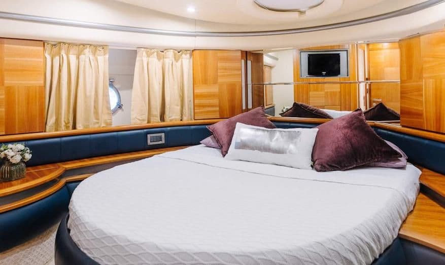 Yacht image on carousel