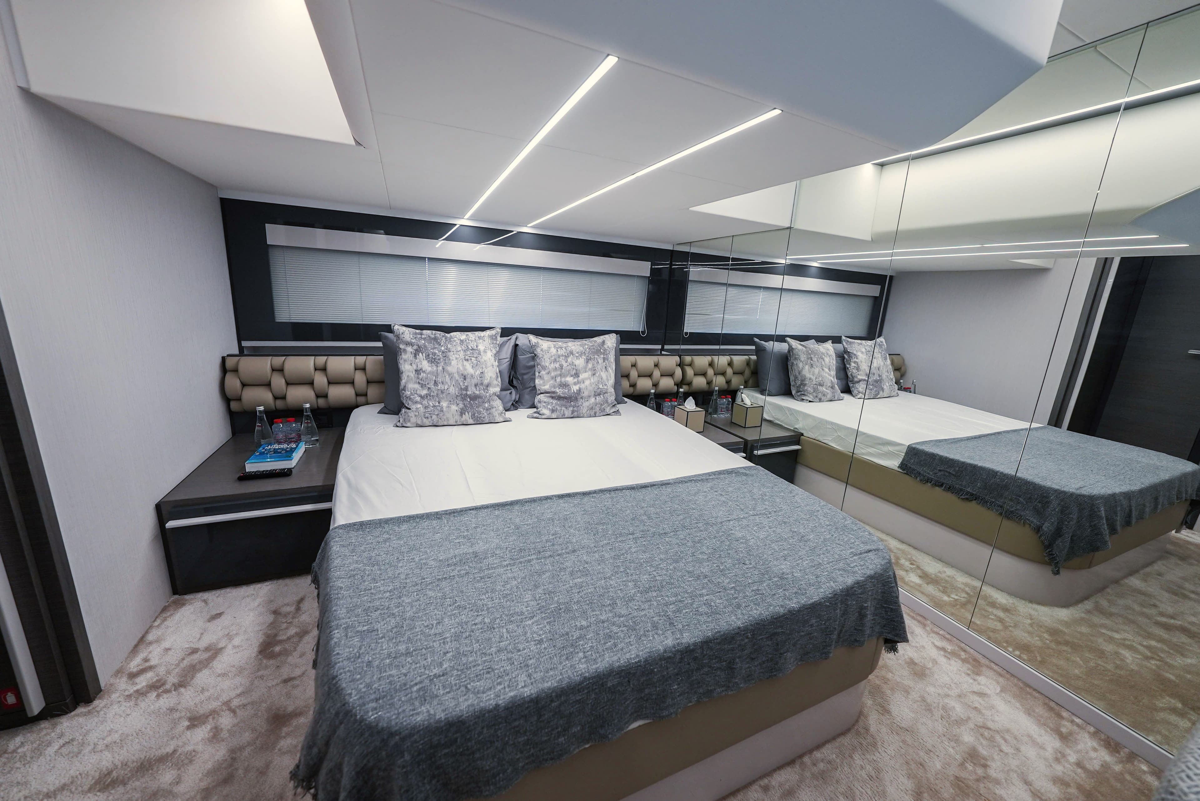 Yacht image on carousel