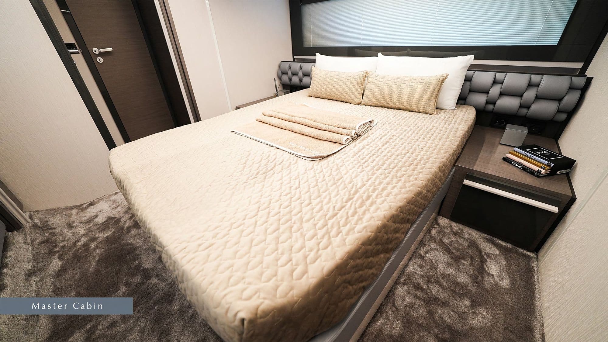 Yacht image on carousel