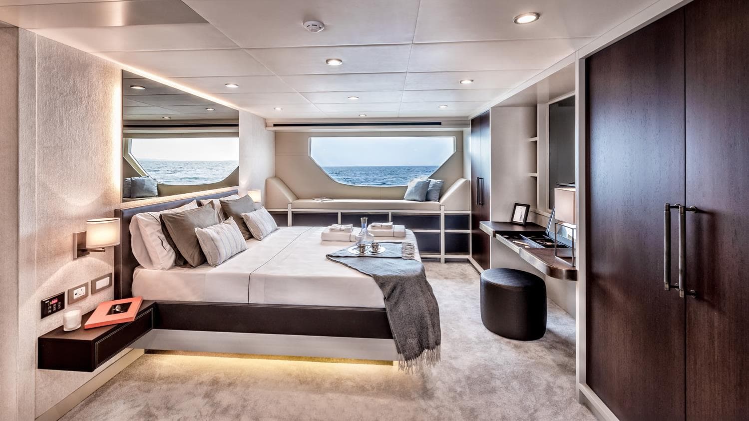 Yacht image on carousel