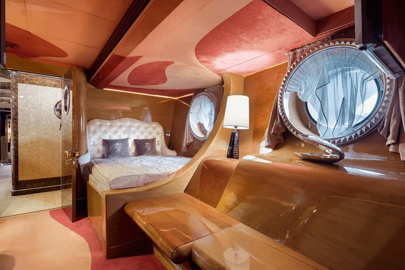 Yacht image on carousel