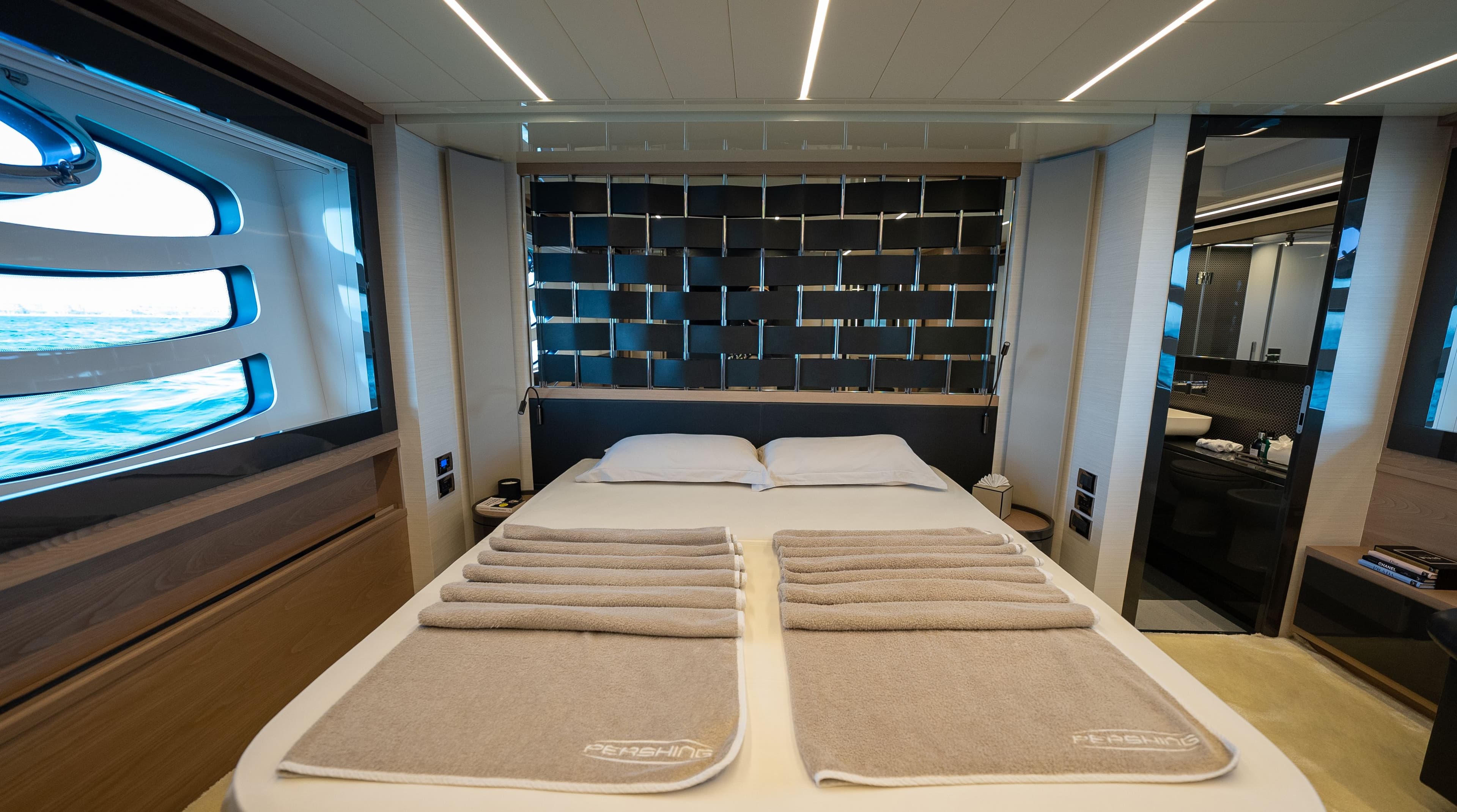 Yacht image on carousel